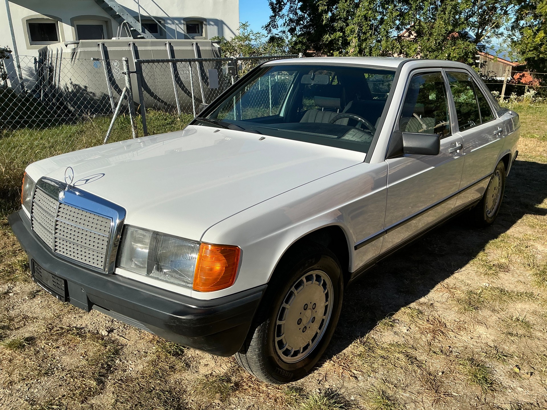 MERCEDES-BENZ 190 E 2.0-image-12