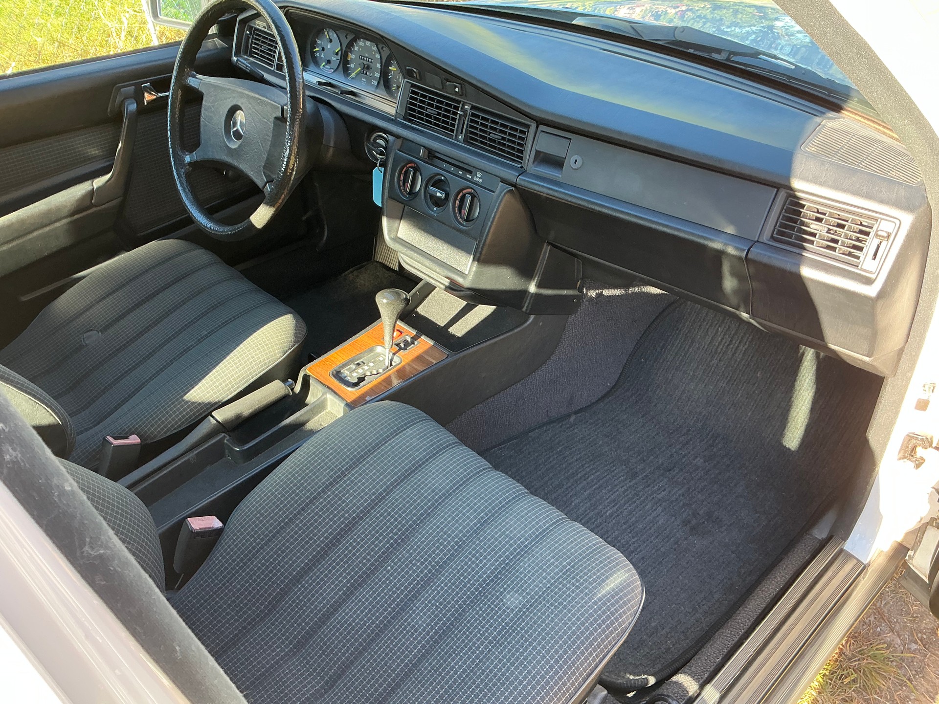 MERCEDES-BENZ 190 E 2.0-image-6