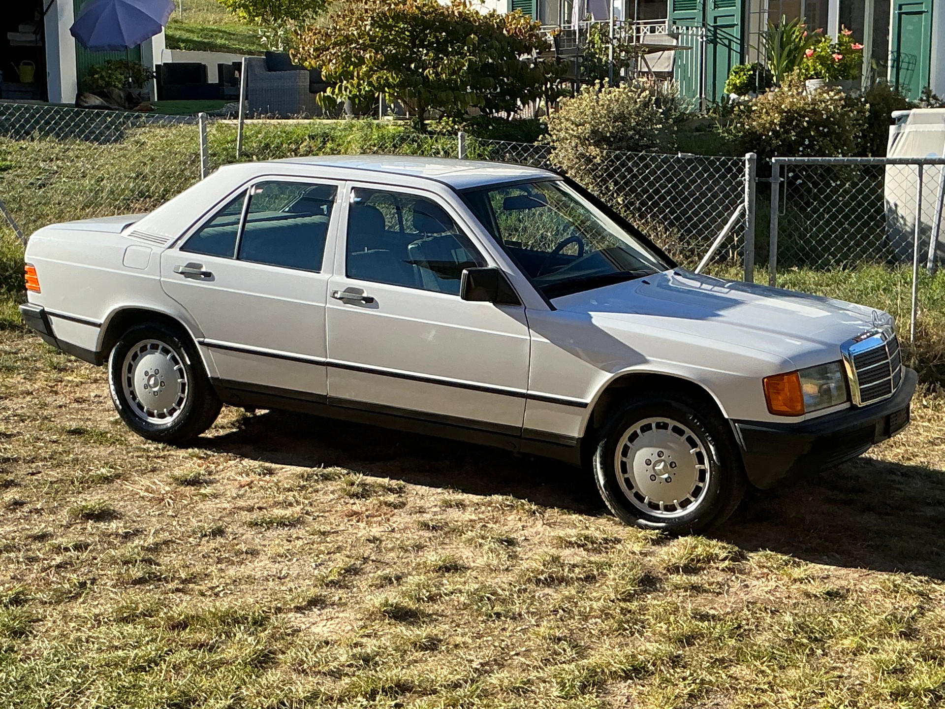 MERCEDES-BENZ 190 E 2.0-image-1