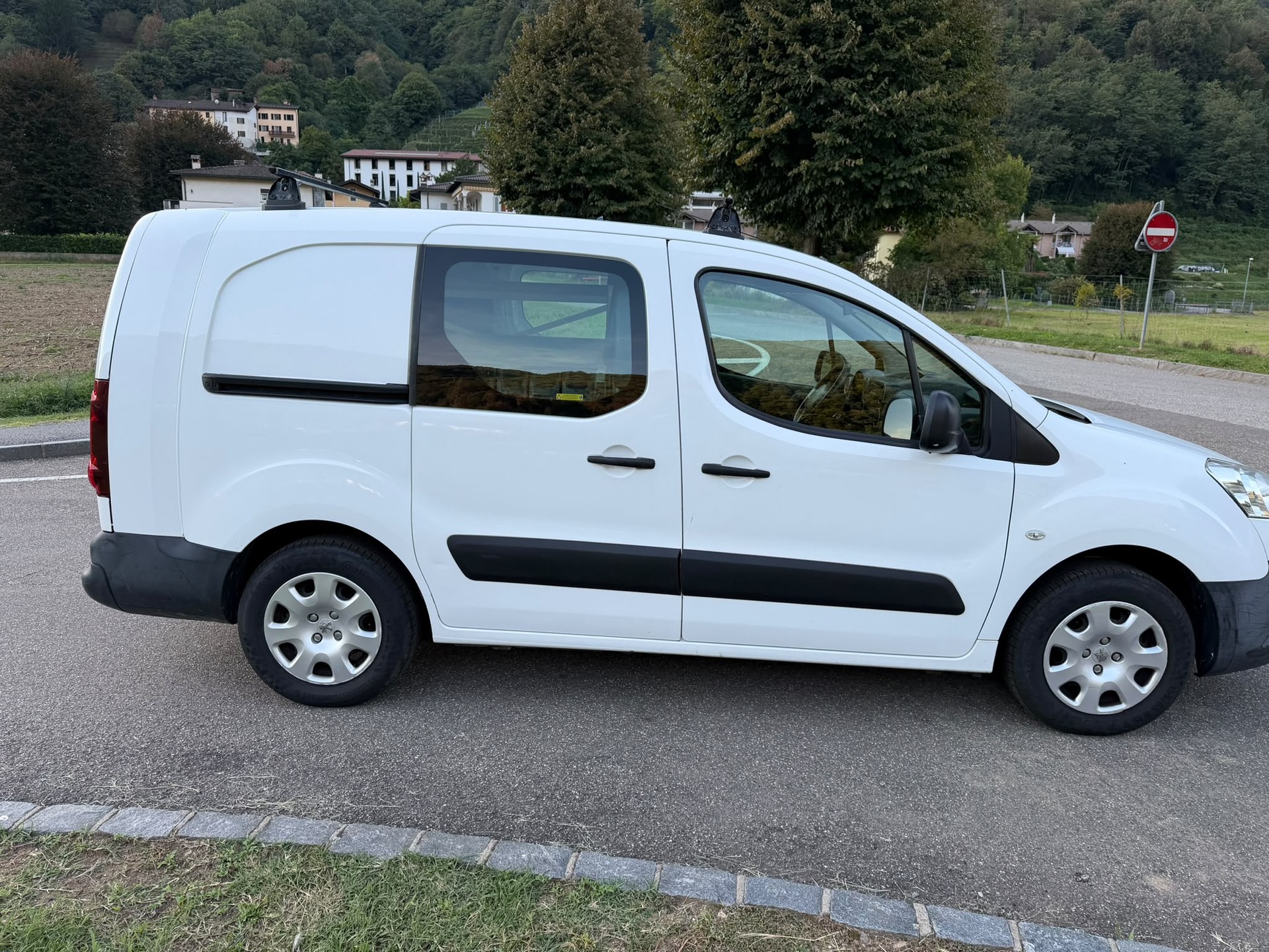 PEUGEOT Partner 1.6 e-HDI Urban Pack-image-5