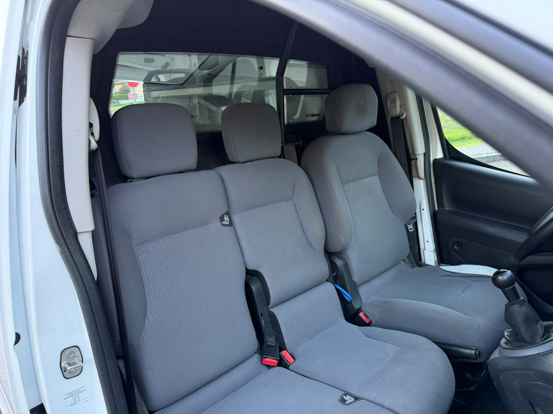 PEUGEOT Partner 1.6 e-HDI Urban Pack-image-13