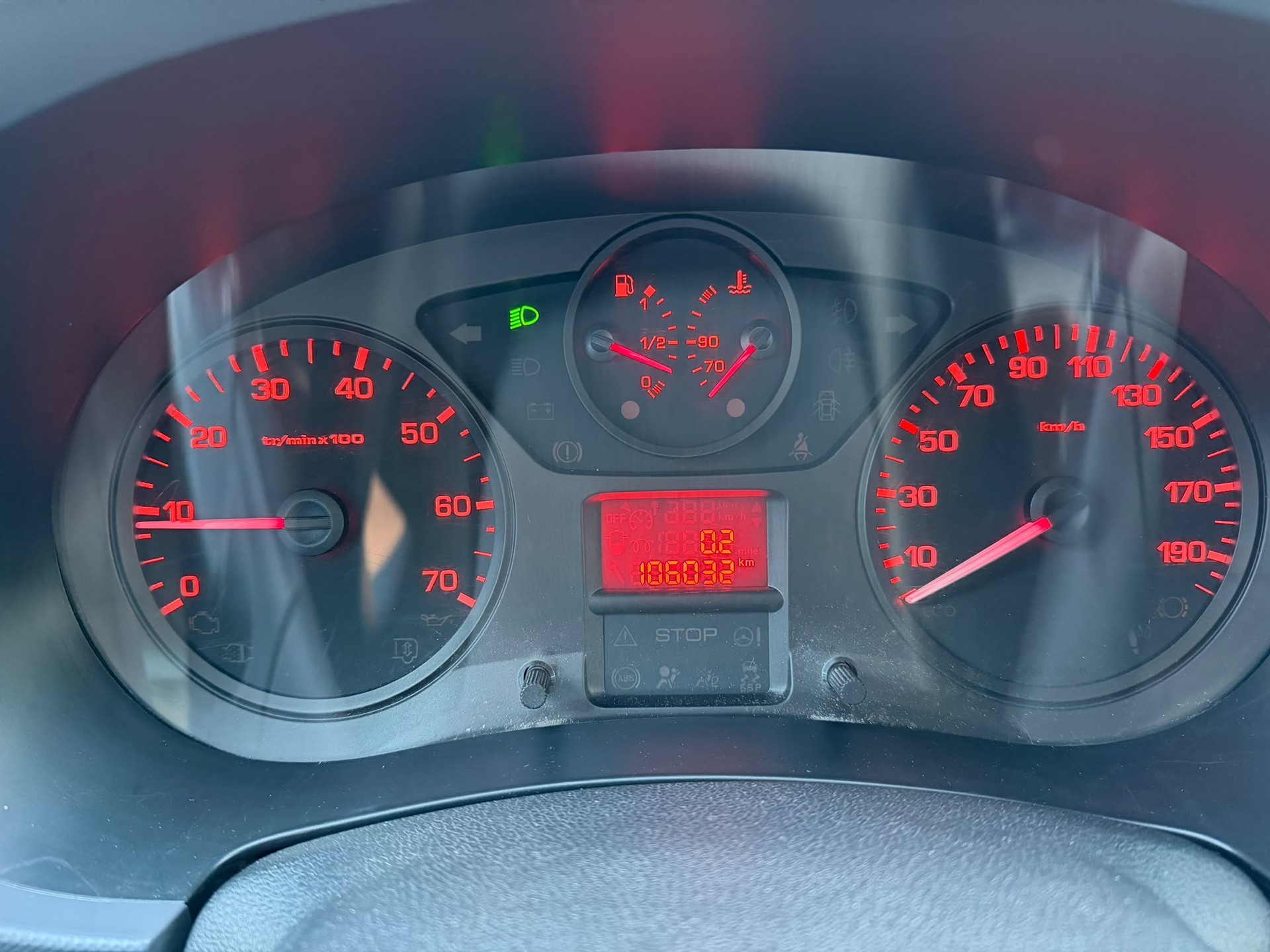 PEUGEOT Partner 1.6 e-HDI Urban Pack-image-15