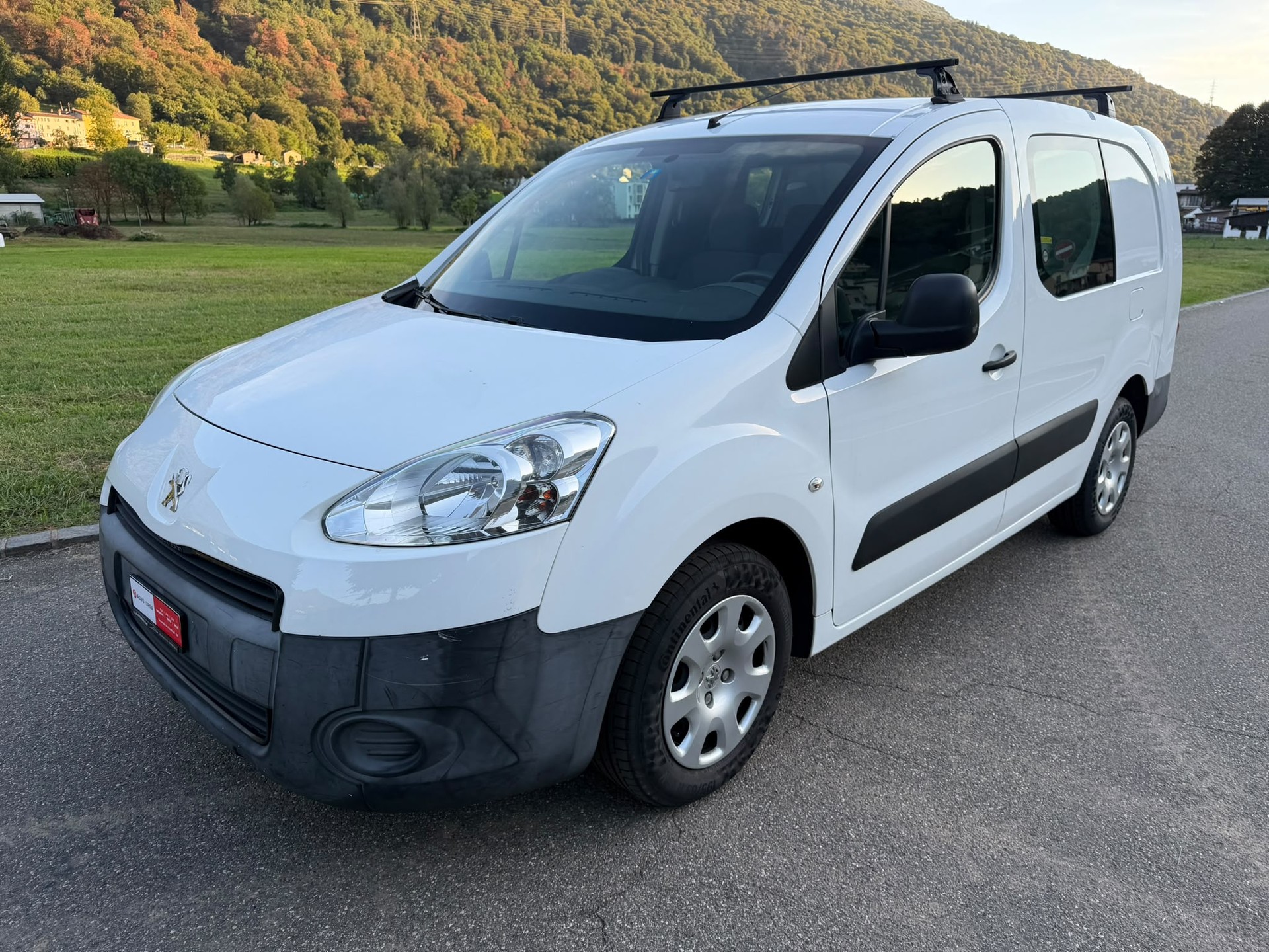 PEUGEOT Partner 1.6 e-HDI Urban Pack-image-1