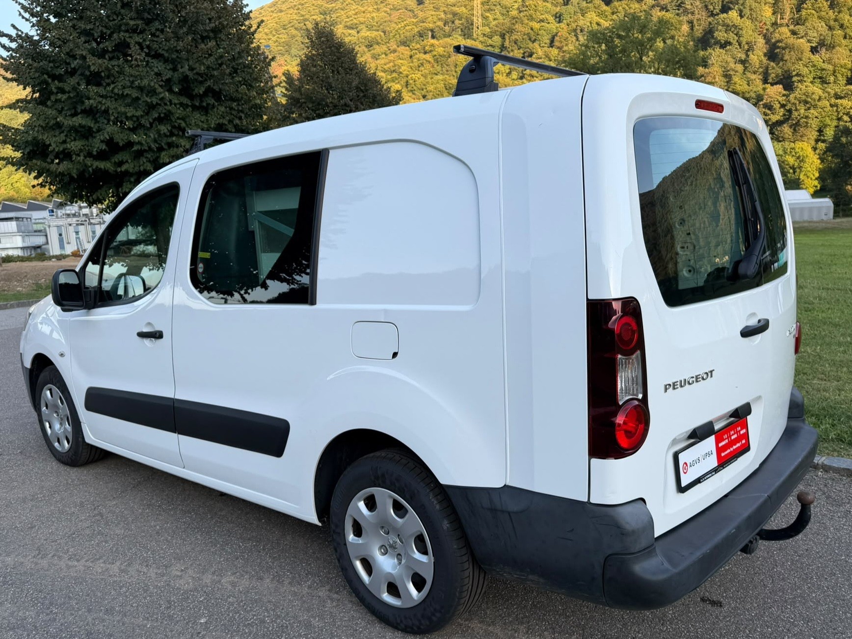 PEUGEOT Partner 1.6 e-HDI Urban Pack-image-2