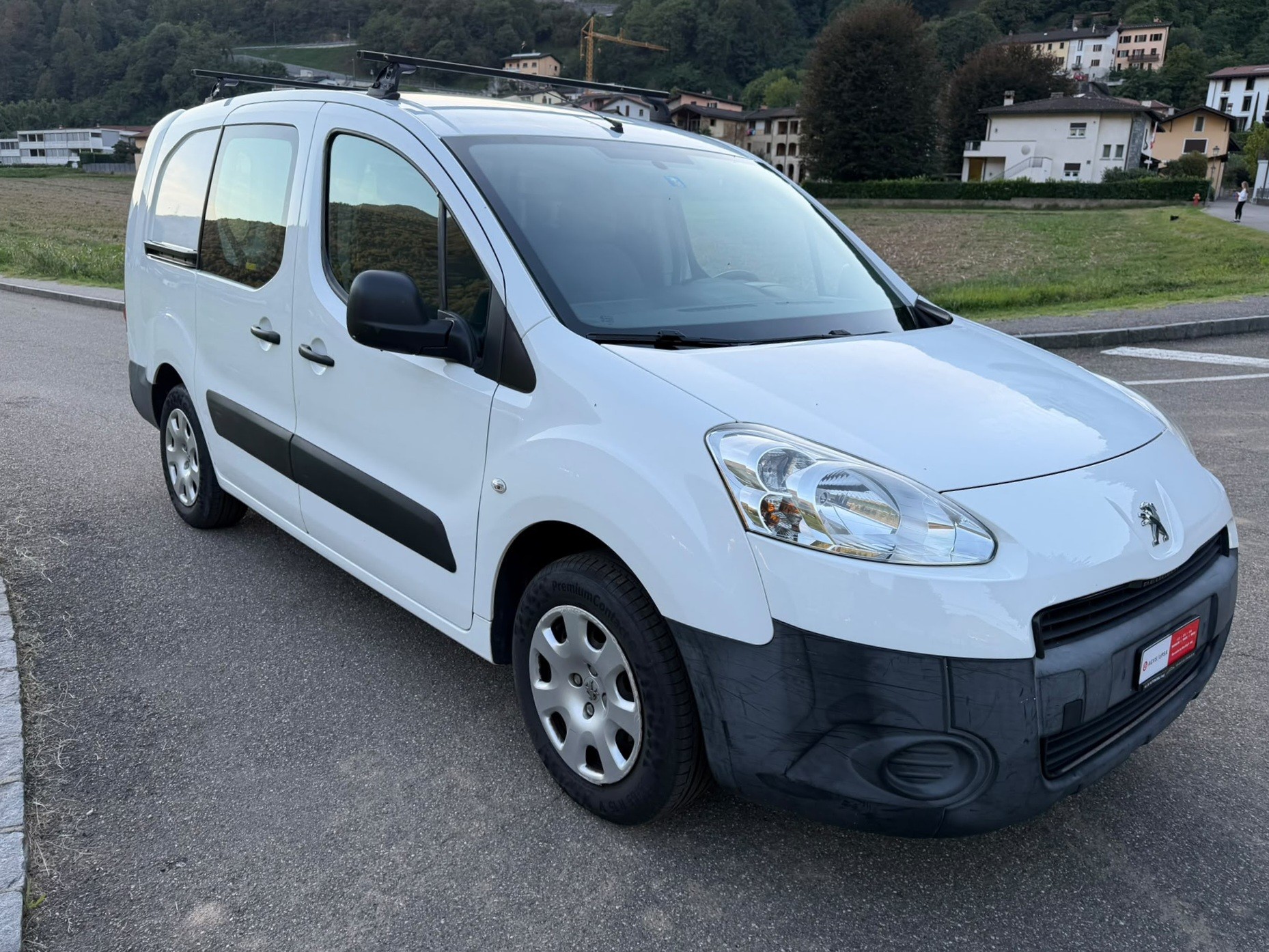PEUGEOT Partner 1.6 e-HDI Urban Pack-image-0
