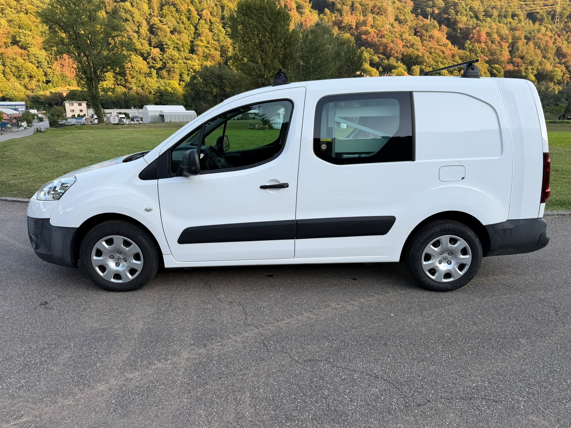PEUGEOT Partner 1.6 e-HDI Urban Pack-image-4