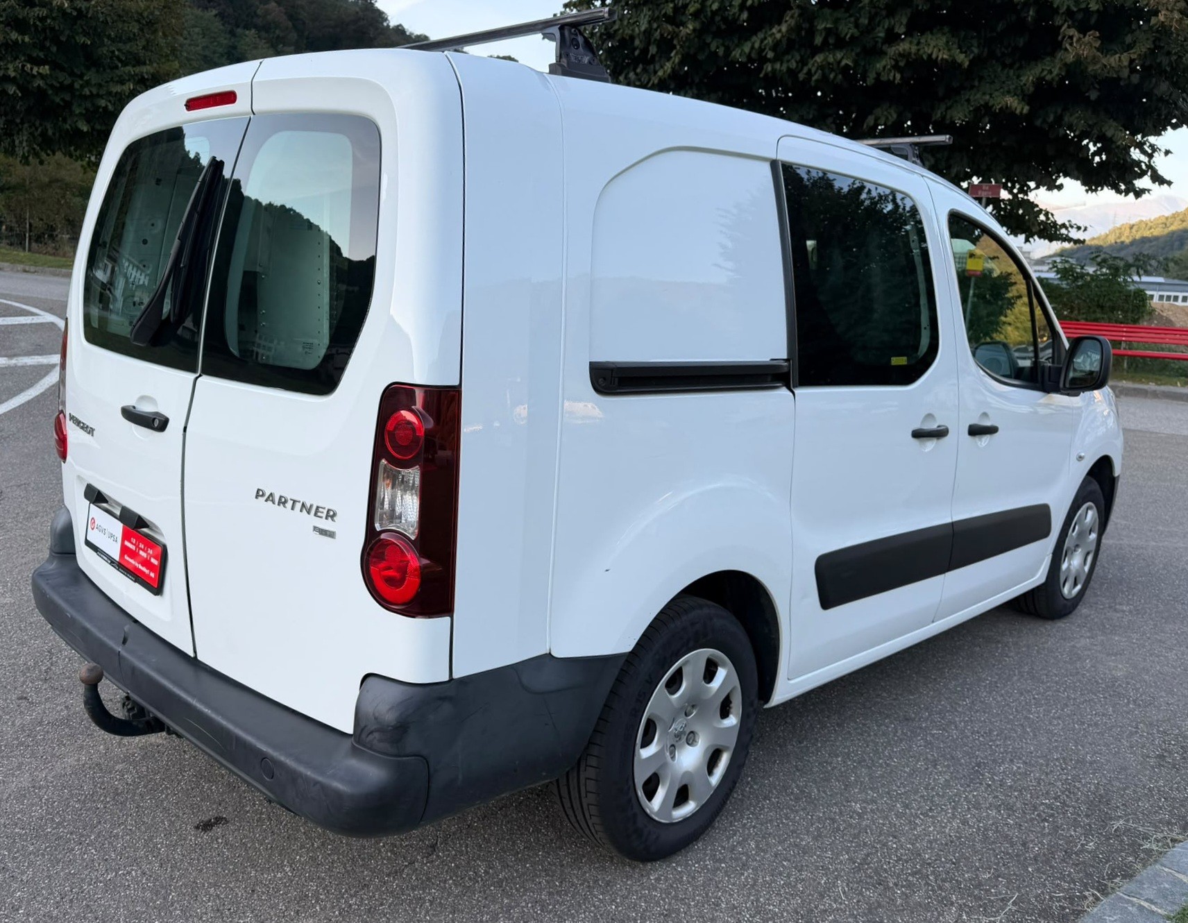 PEUGEOT Partner 1.6 e-HDI Urban Pack-image-3