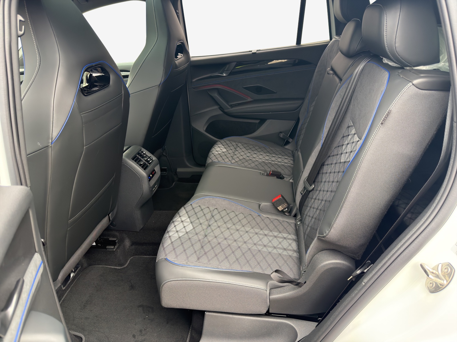 VW Tayron 2.0 TSI R-Line DSG 4Motion-image-11