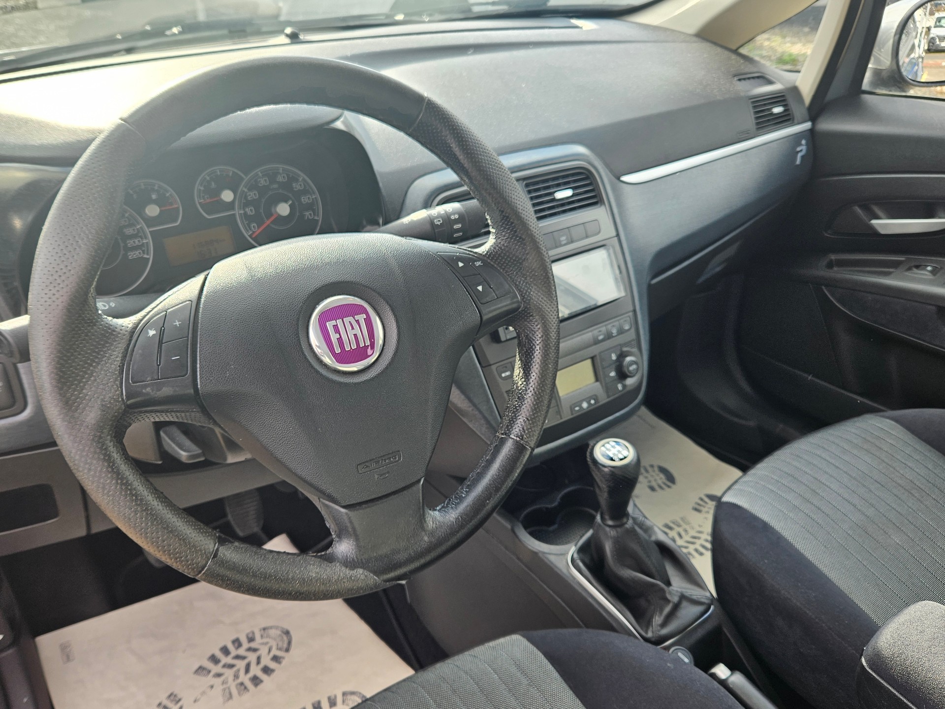 FIAT Punto 1.4 16V Turbo Emotion-image-11