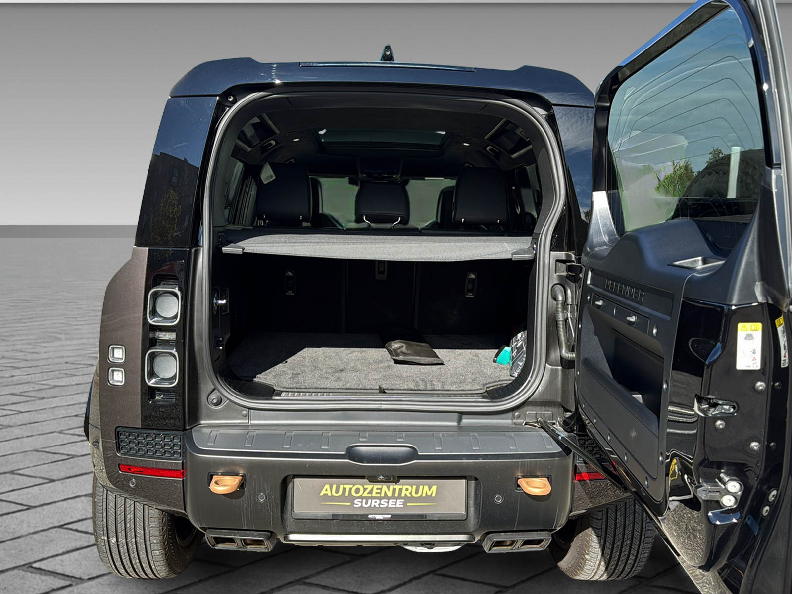 LAND ROVER Defender 110 4.4 V8 Octa-image-19