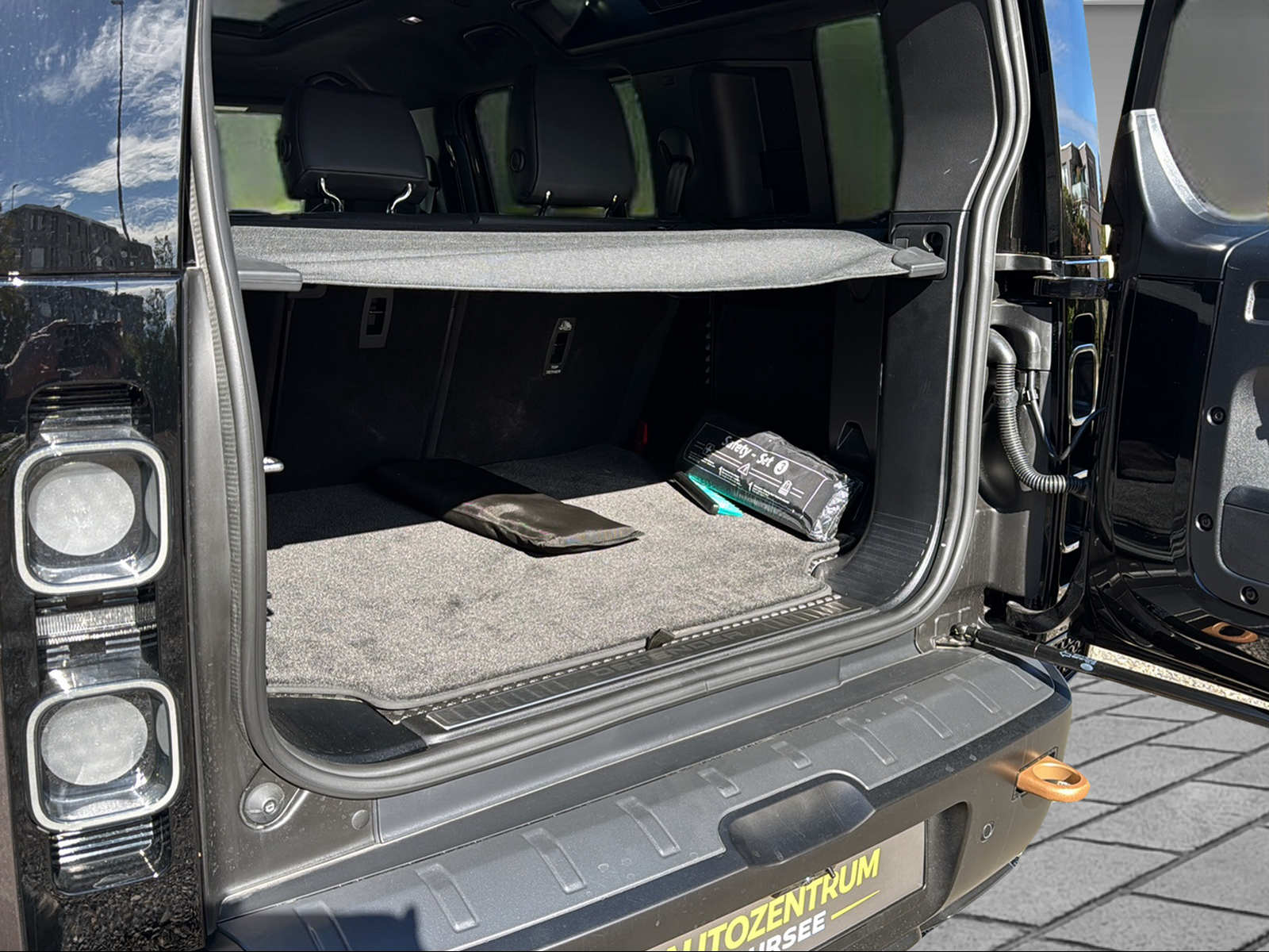 LAND ROVER Defender 110 4.4 V8 Octa-image-23
