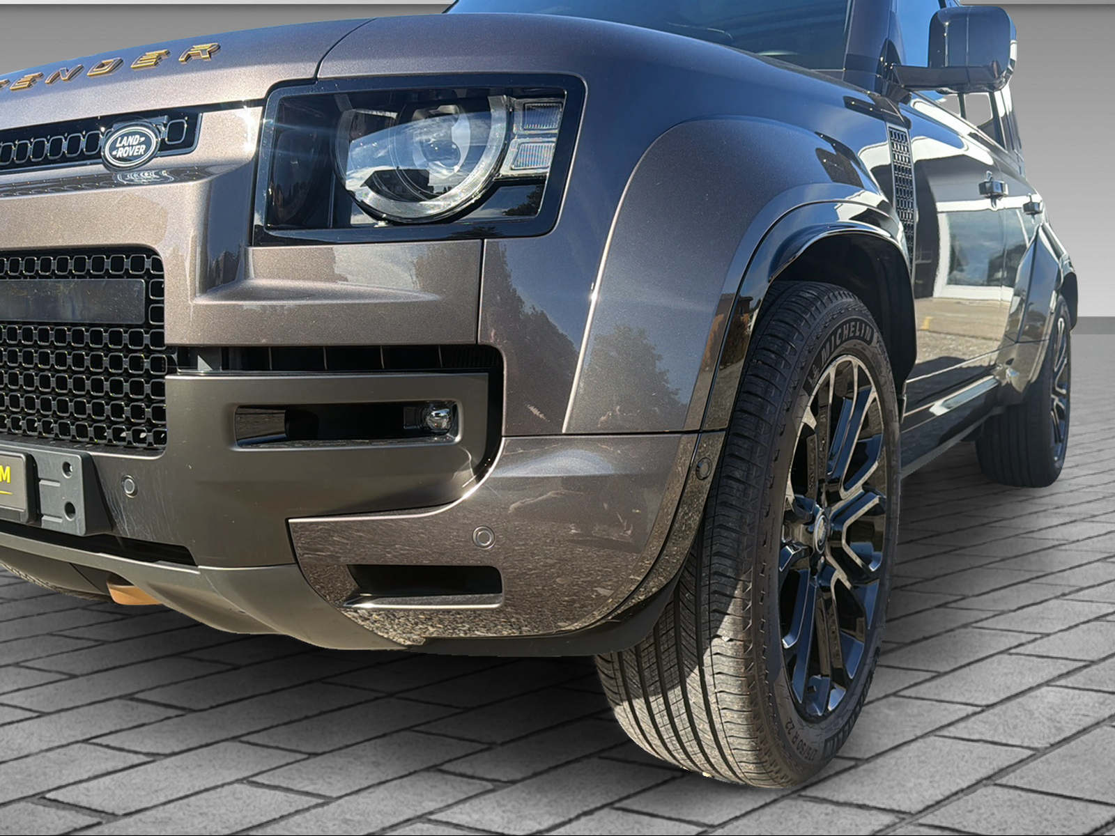 LAND ROVER Defender 110 4.4 V8 Octa-image-1