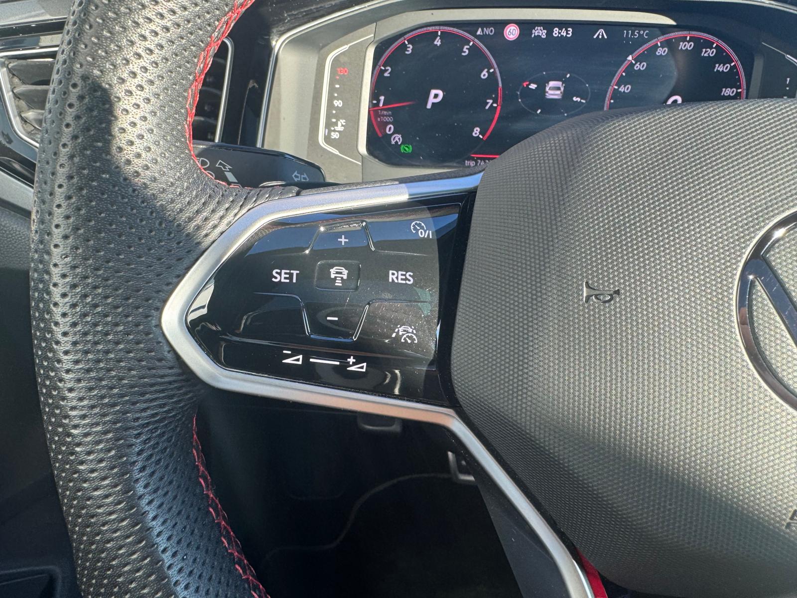 VW Polo 2.0 TSI GTI DSG-image-8