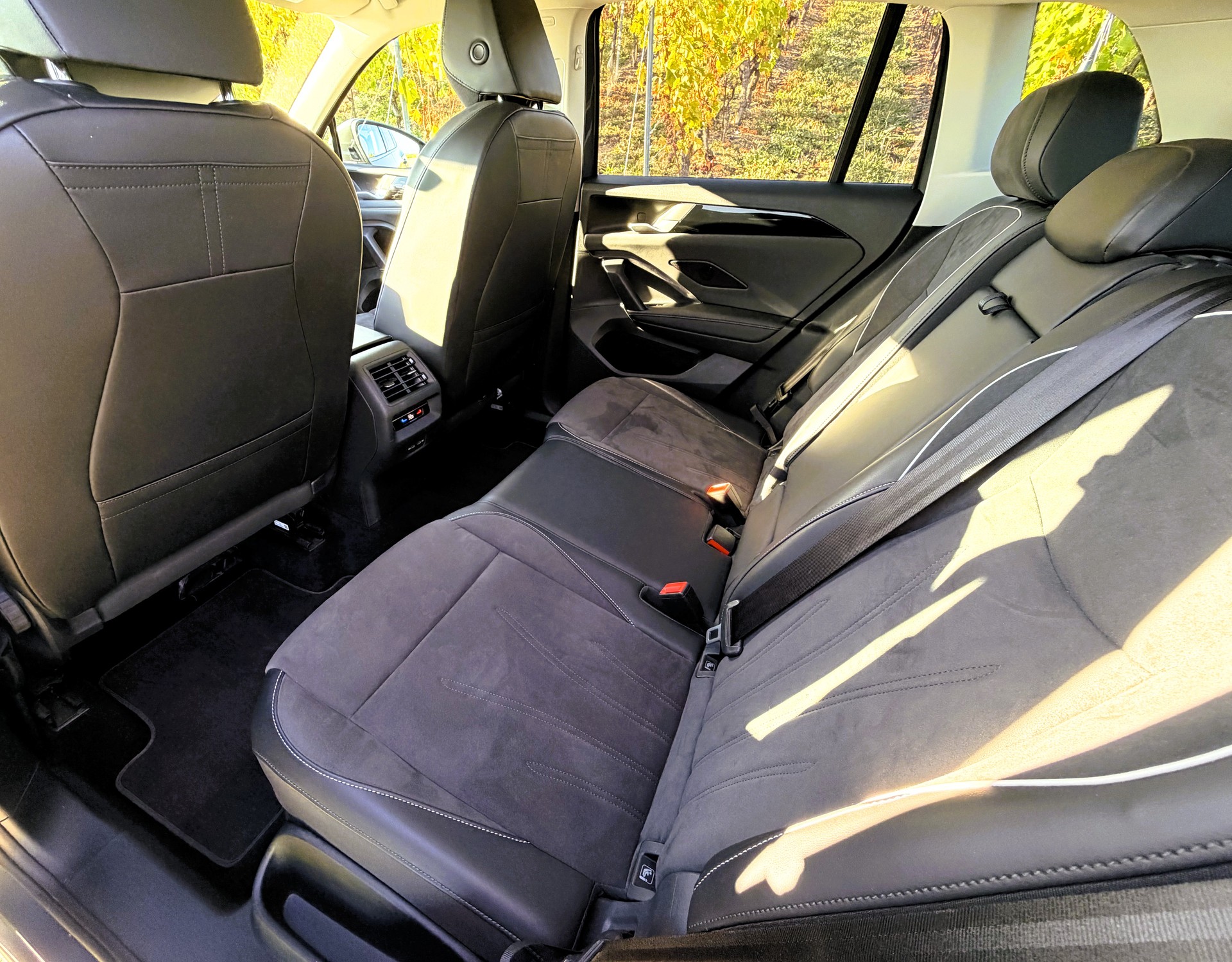 VW Tiguan 2.0 TDI SCR Elegance 4Motion DSG-image-17