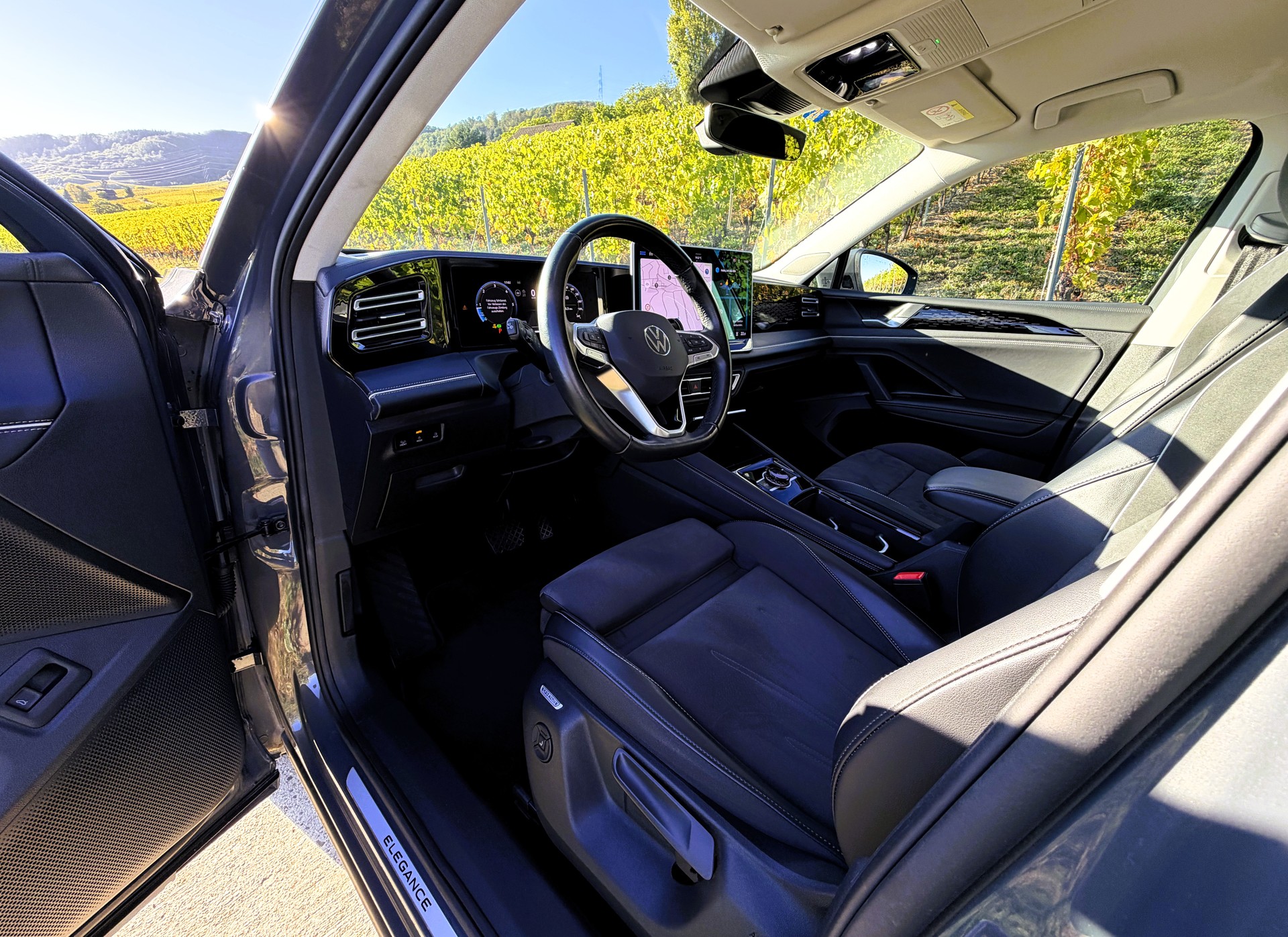 VW Tiguan 2.0 TDI SCR Elegance 4Motion DSG-image-14