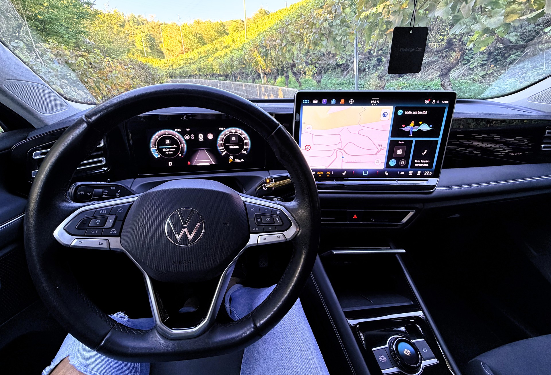 VW Tiguan 2.0 TDI SCR Elegance 4Motion DSG-image-18