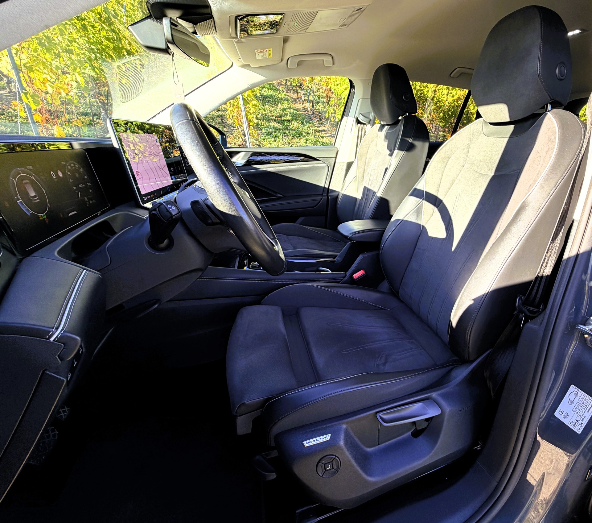 VW Tiguan 2.0 TDI SCR Elegance 4Motion DSG-image-13