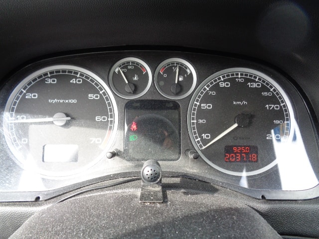 PEUGEOT 307 2.0 16V XT-image-7