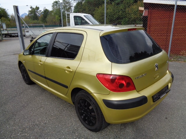 PEUGEOT 307 2.0 16V XT-image-4