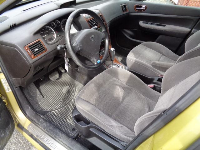 PEUGEOT 307 2.0 16V XT-image-6