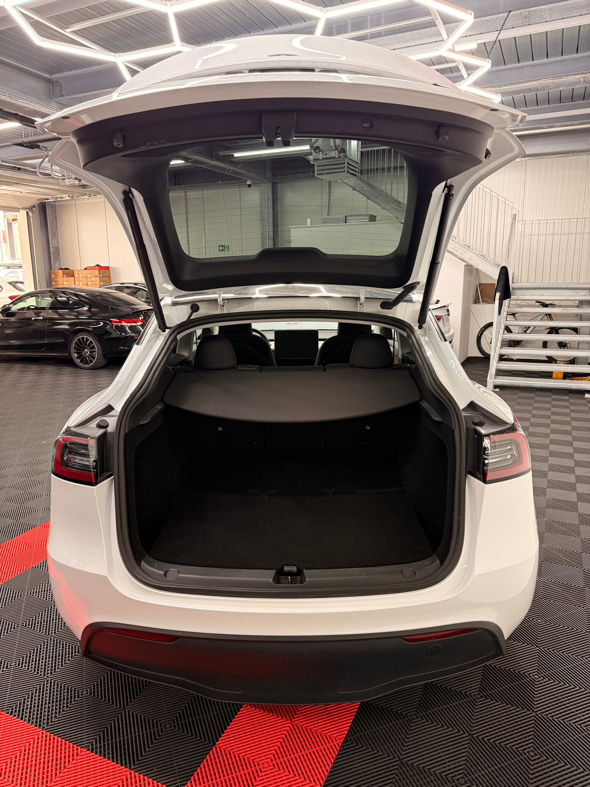 TESLA Model Y Long Range-image-10