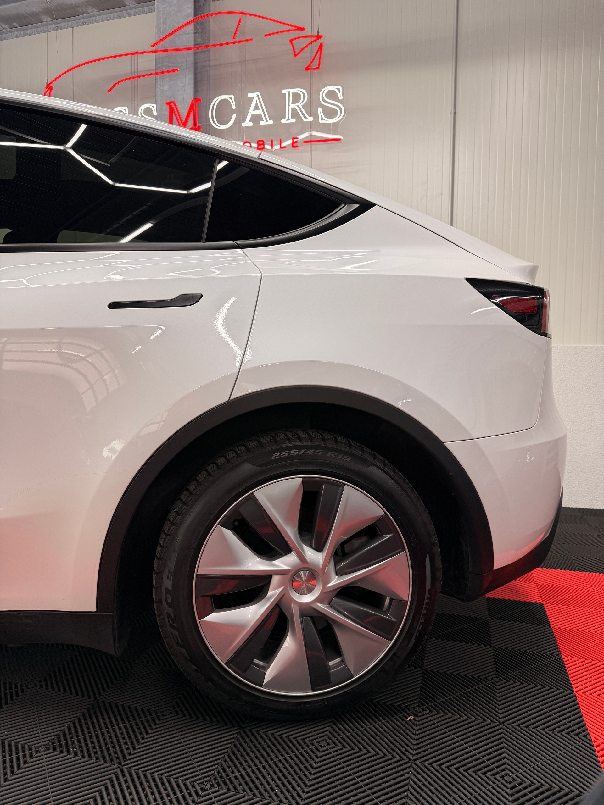 TESLA Model Y Long Range-image-5