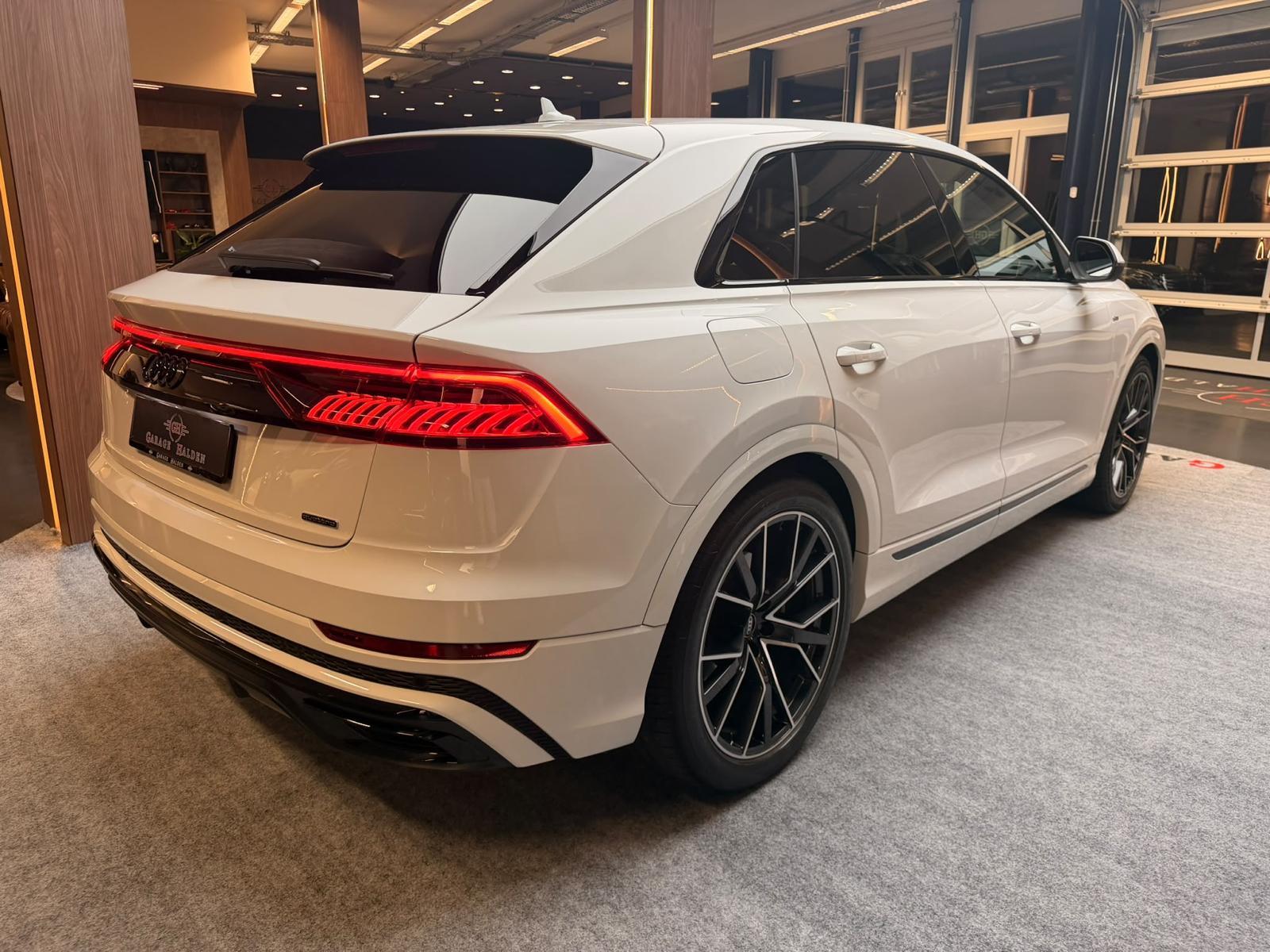 AUDI Q8 3.0 55 TFSI quattro T-Tronic-image-5