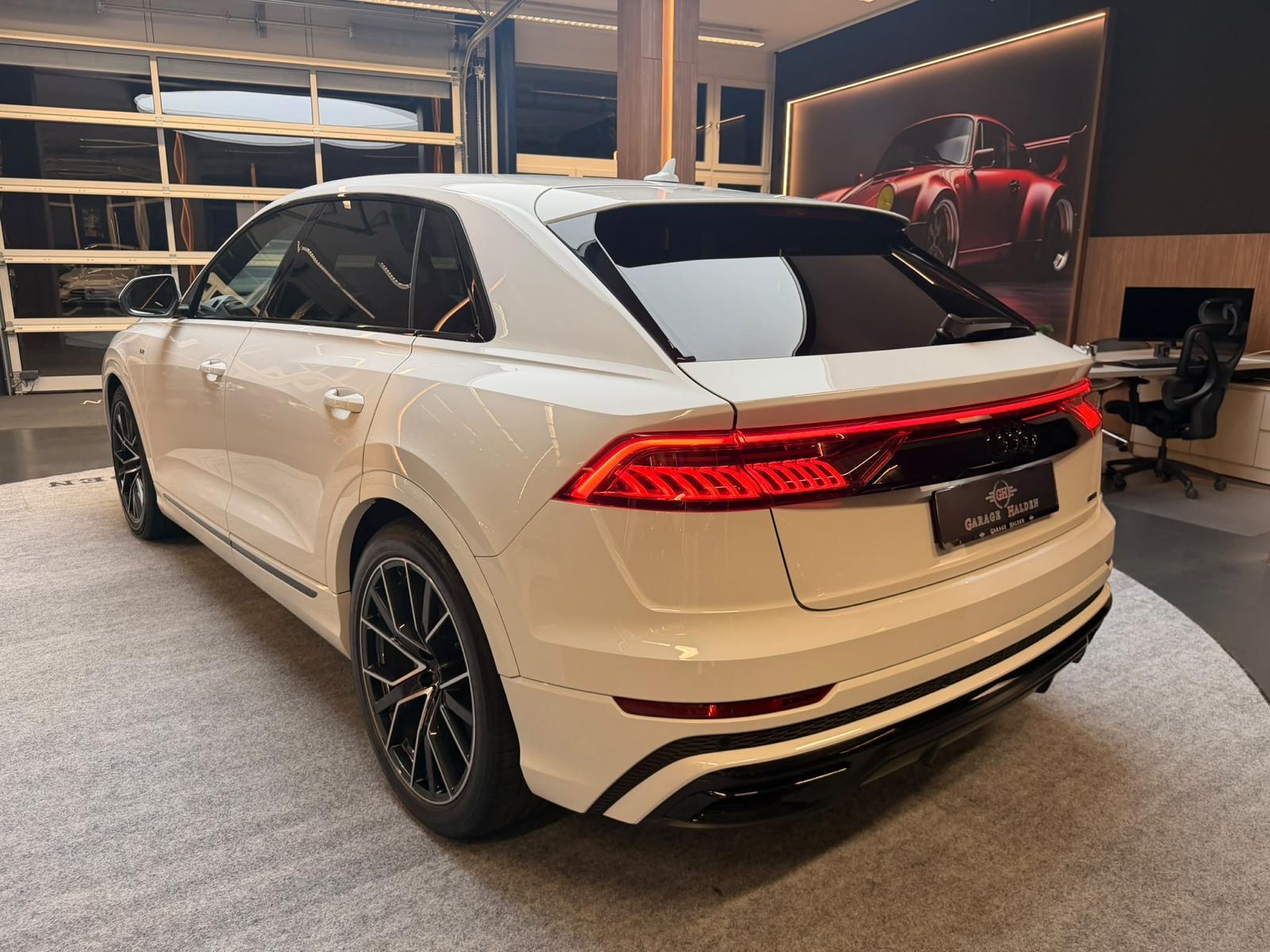 AUDI Q8 3.0 55 TFSI quattro T-Tronic-image-4