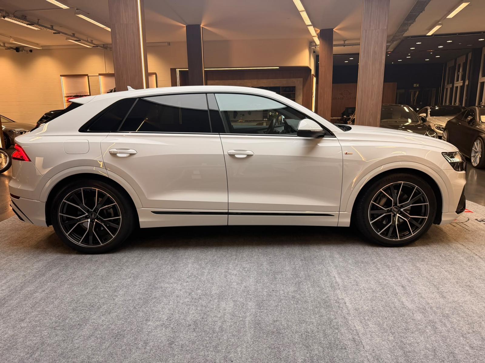 AUDI Q8 3.0 55 TFSI quattro T-Tronic-image-7