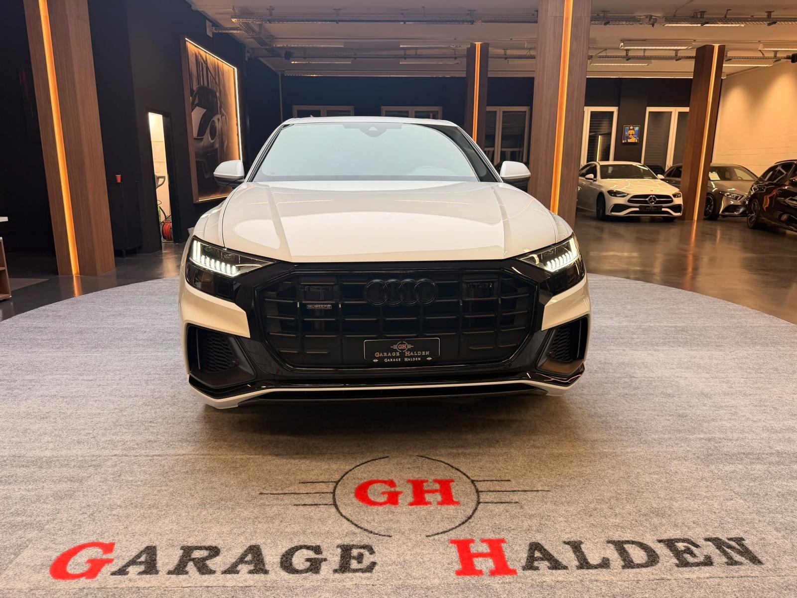 AUDI Q8 3.0 55 TFSI quattro T-Tronic-showroom-element-1
