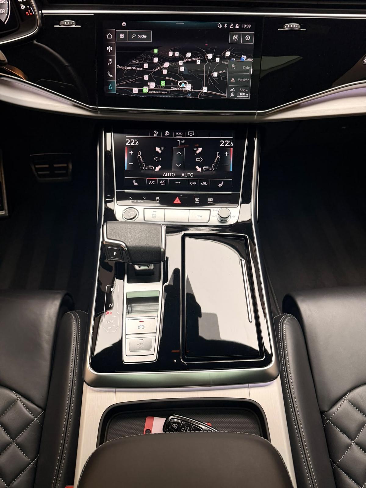 AUDI Q8 3.0 55 TFSI quattro T-Tronic-image-13