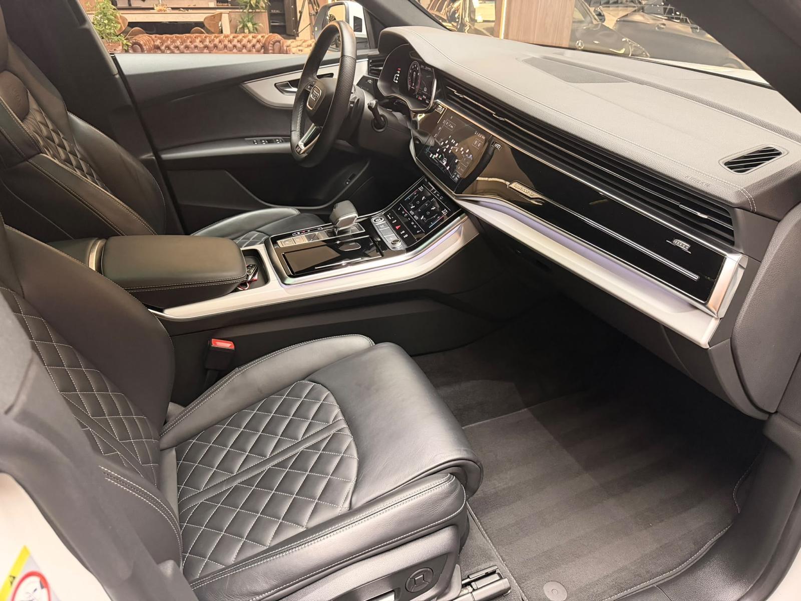 AUDI Q8 3.0 55 TFSI quattro T-Tronic-image-16