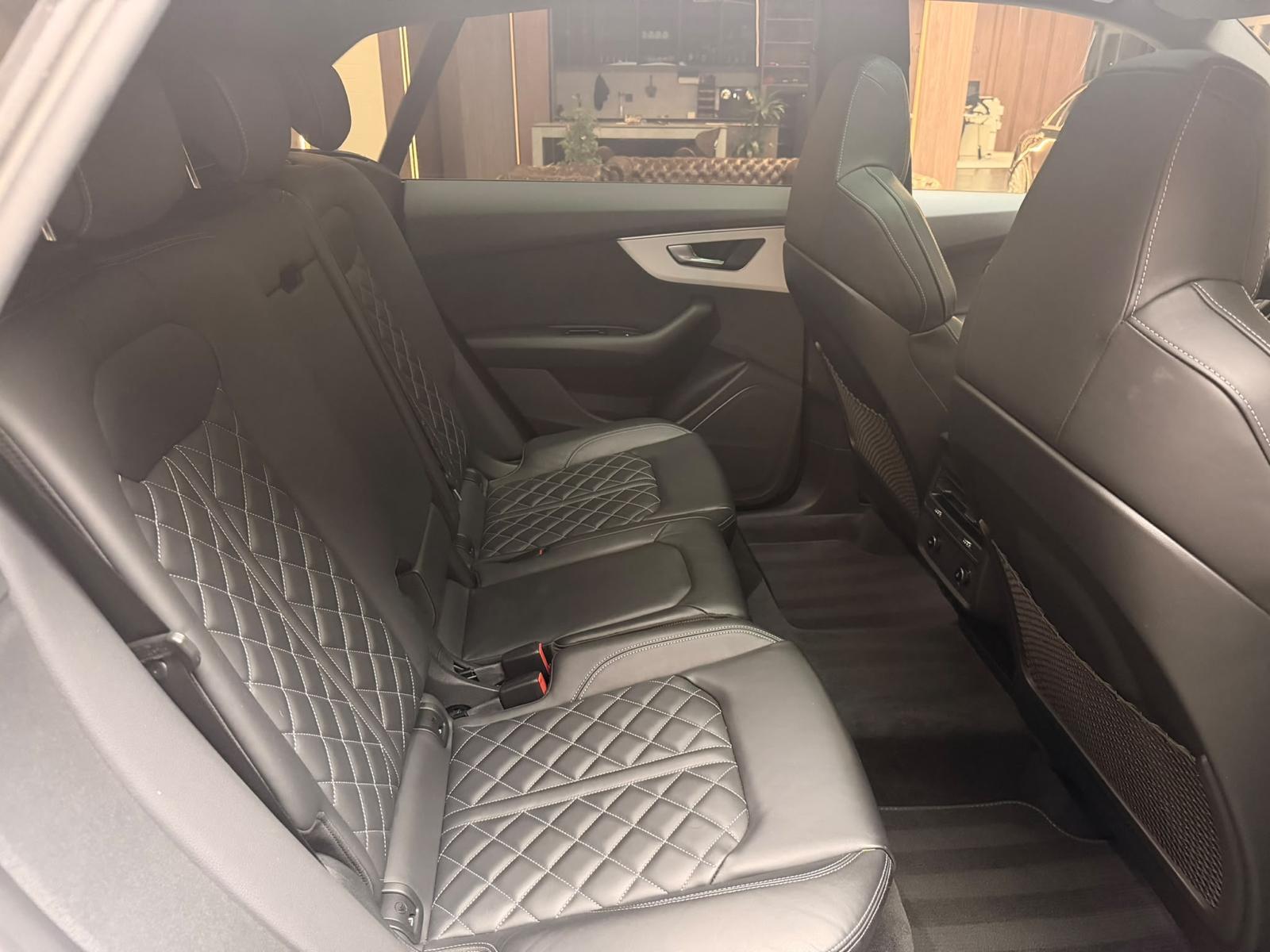 AUDI Q8 3.0 55 TFSI quattro T-Tronic-image-18