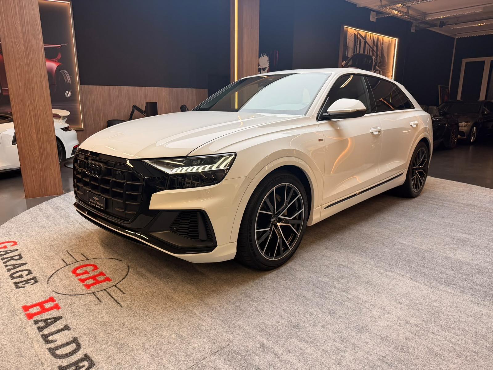 AUDI Q8 3.0 55 TFSI quattro T-Tronic-showroom-element-2