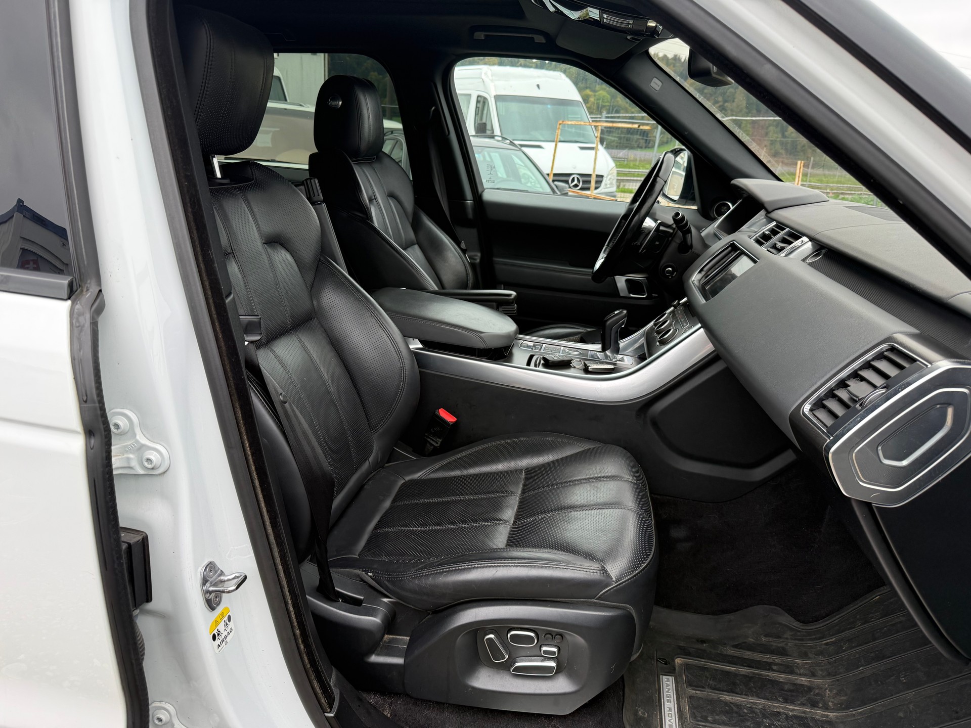 LAND ROVER Range Rover Sport 3.0 SDV6 HSE Dynamic Automatic-image-11