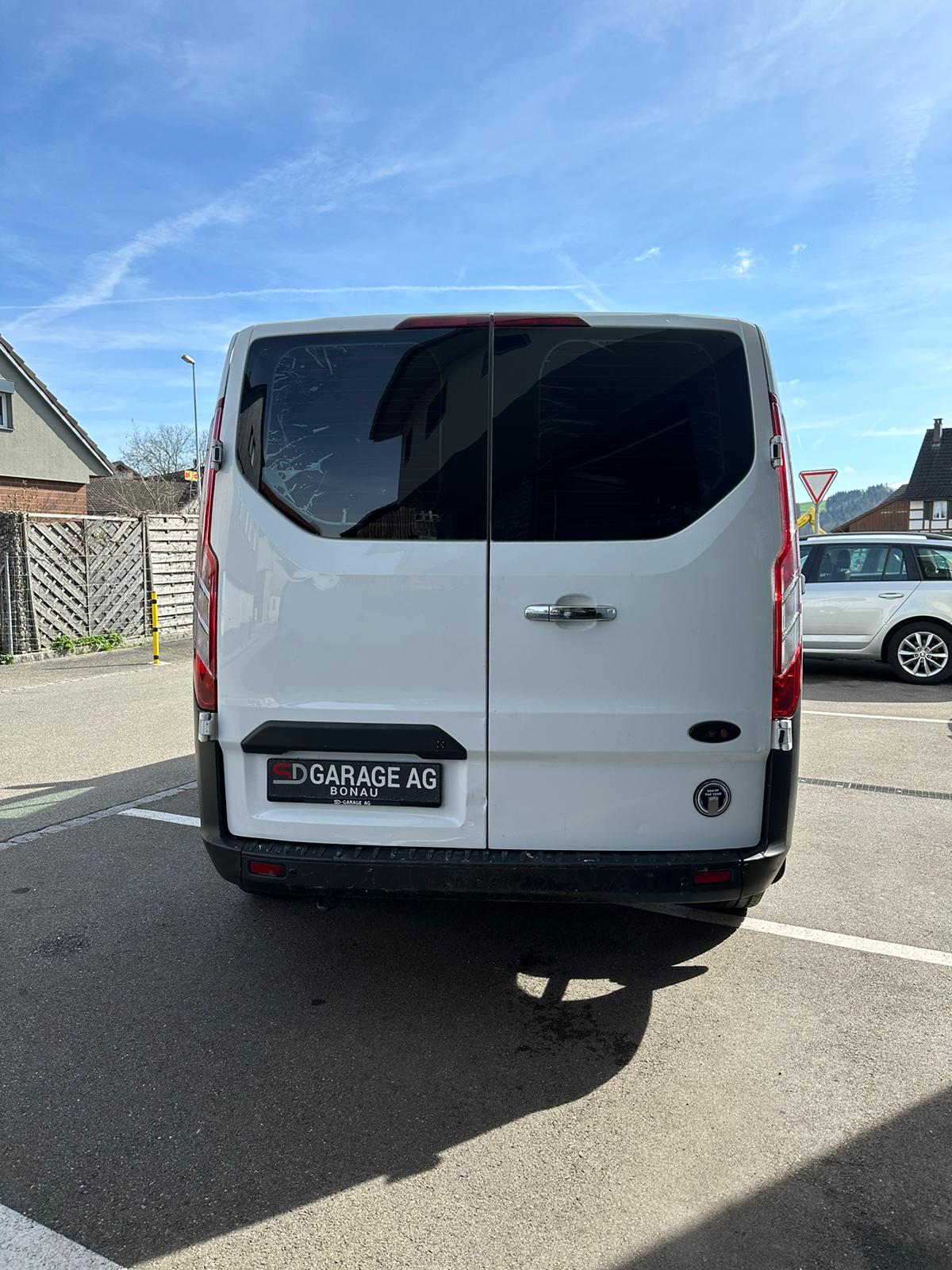 FORD Transit Custom Van 250 L1H1 Ambiente-image-3