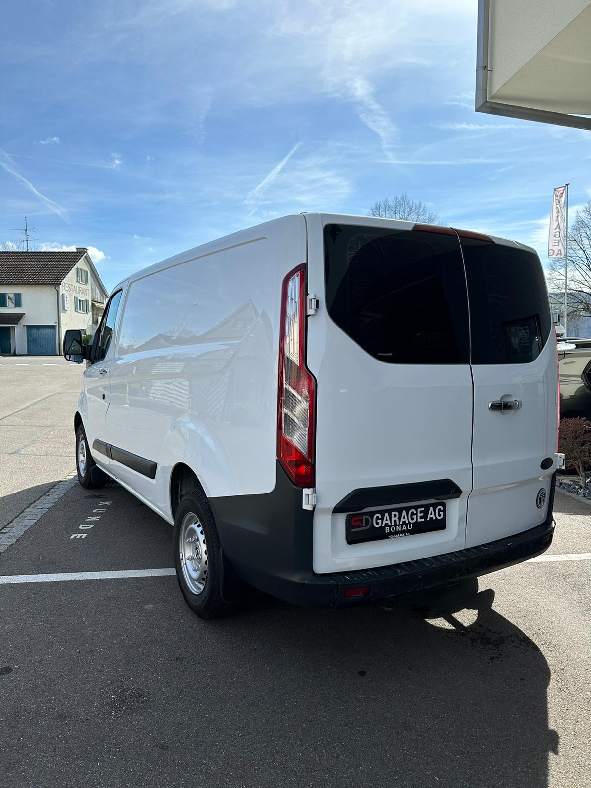 FORD Transit Custom Van 250 L1H1 Ambiente-image-4