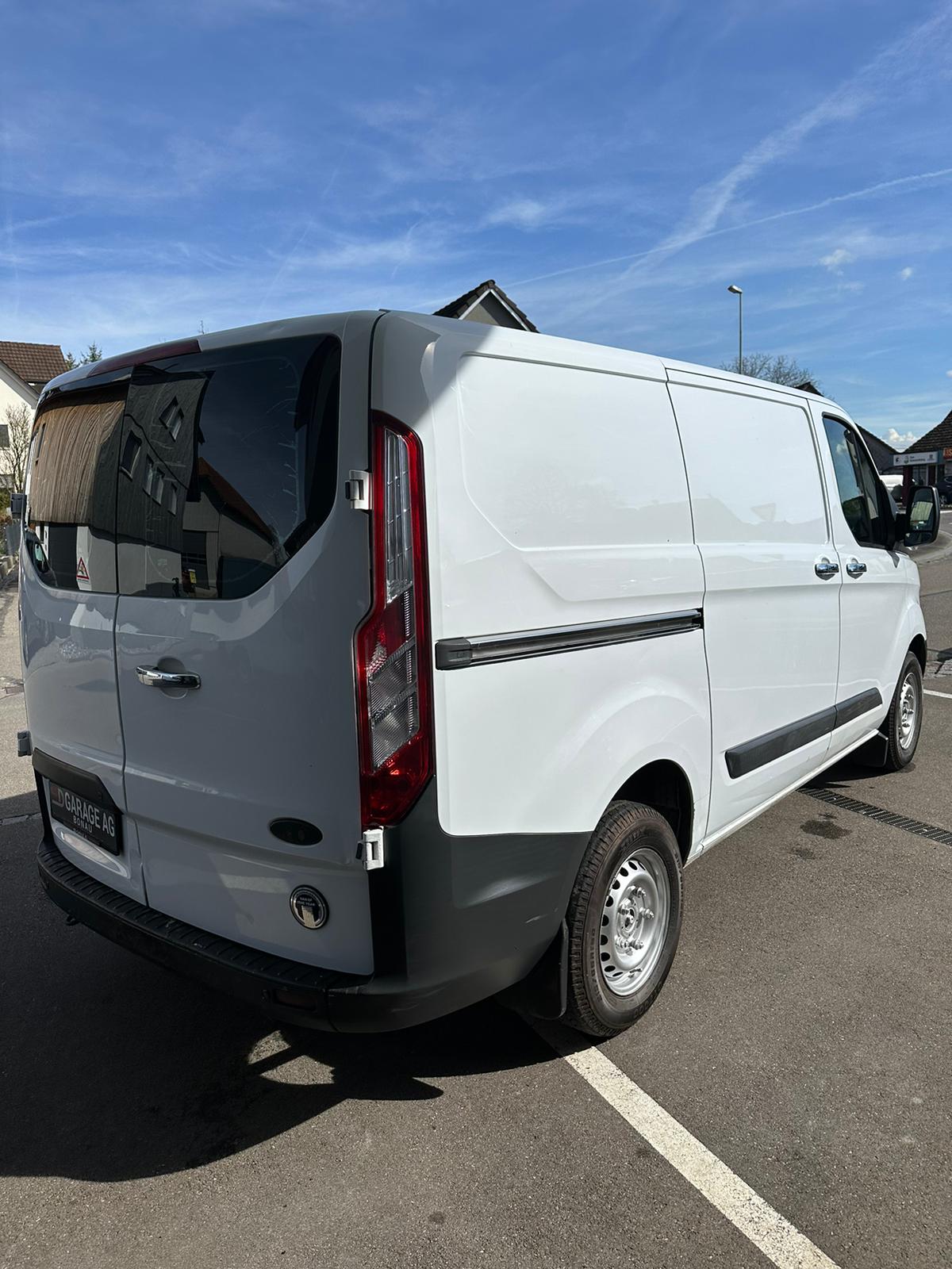 FORD Transit Custom Van 250 L1H1 Ambiente-image-2