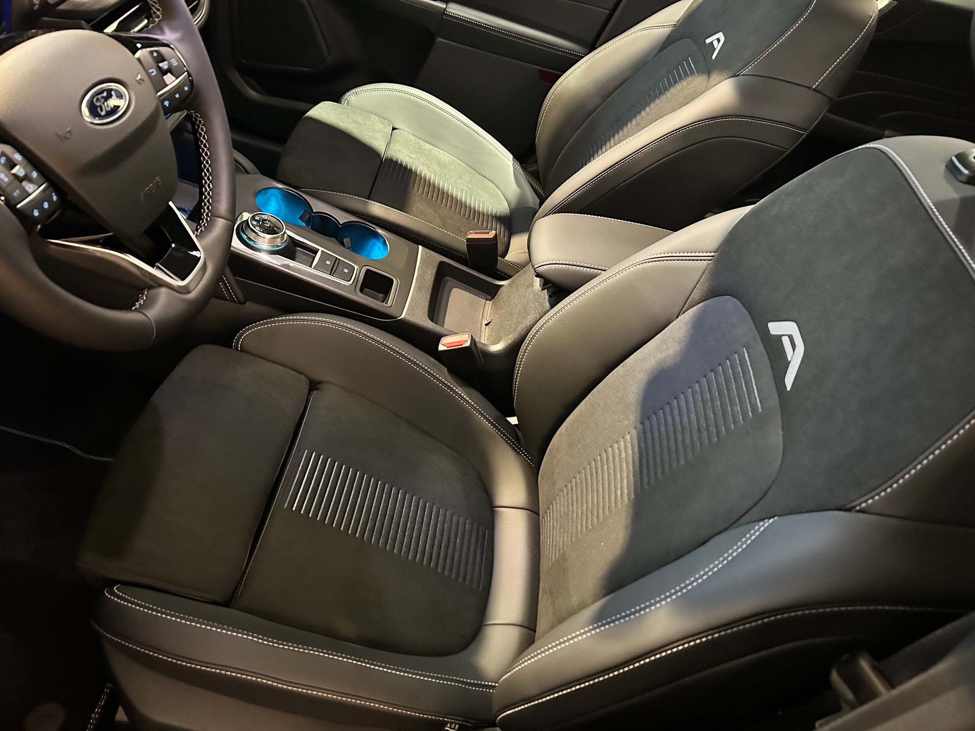 FORD Kuga 2.5 PHEV Active X FWD-image-7