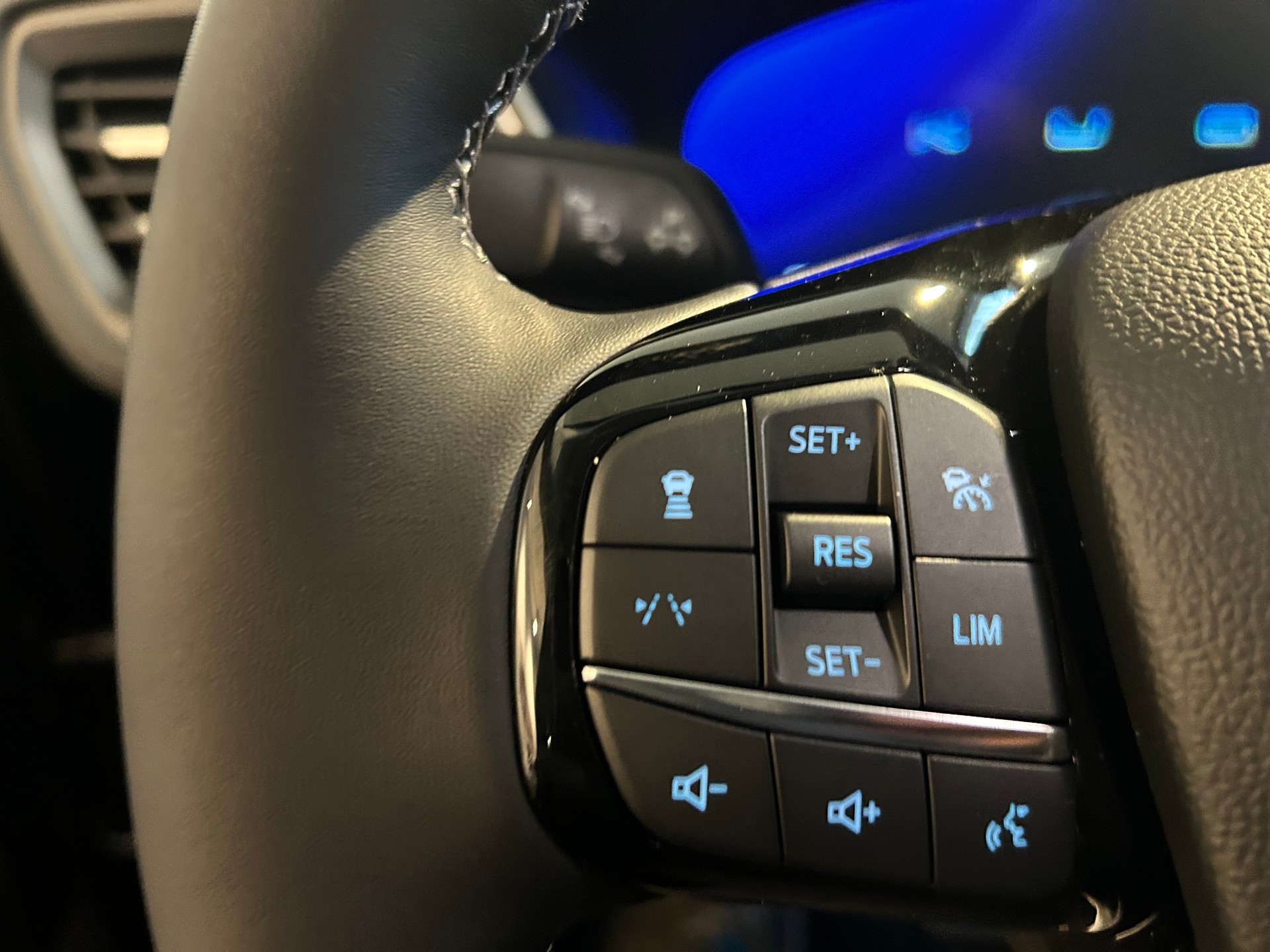 FORD Kuga 2.5 PHEV Active X FWD-image-11