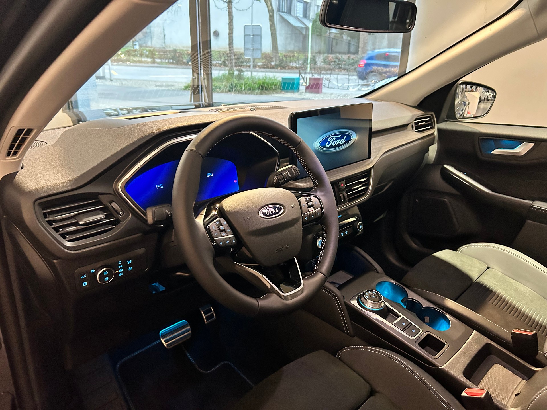 FORD Kuga 2.5 PHEV Active X FWD-image-8