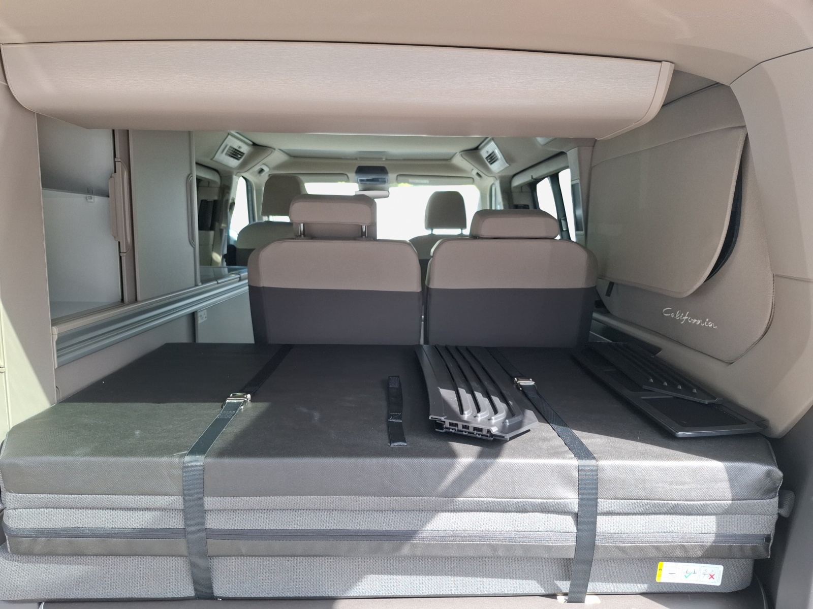 VW California eHybrid Ocean 4Motion-image-12