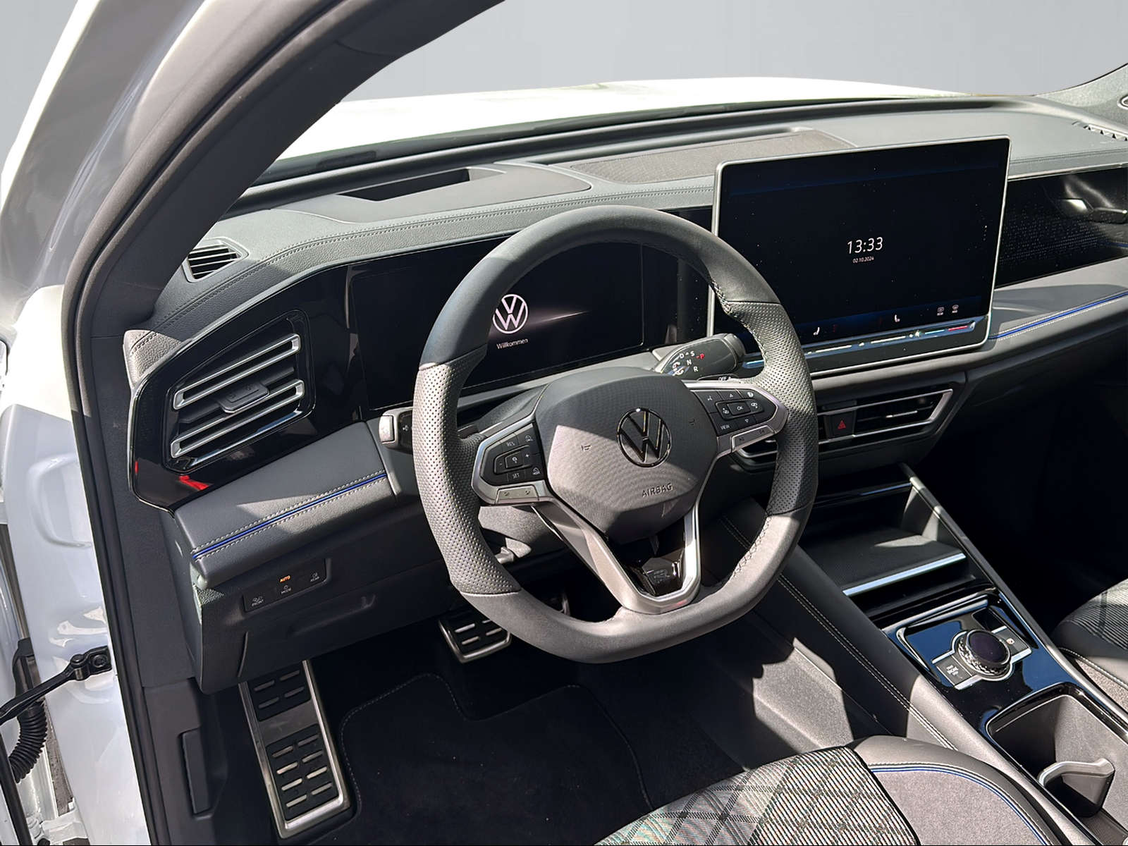 VW Tiguan 2.0 TDI SCR R-Line 4Motion DSG-image-6