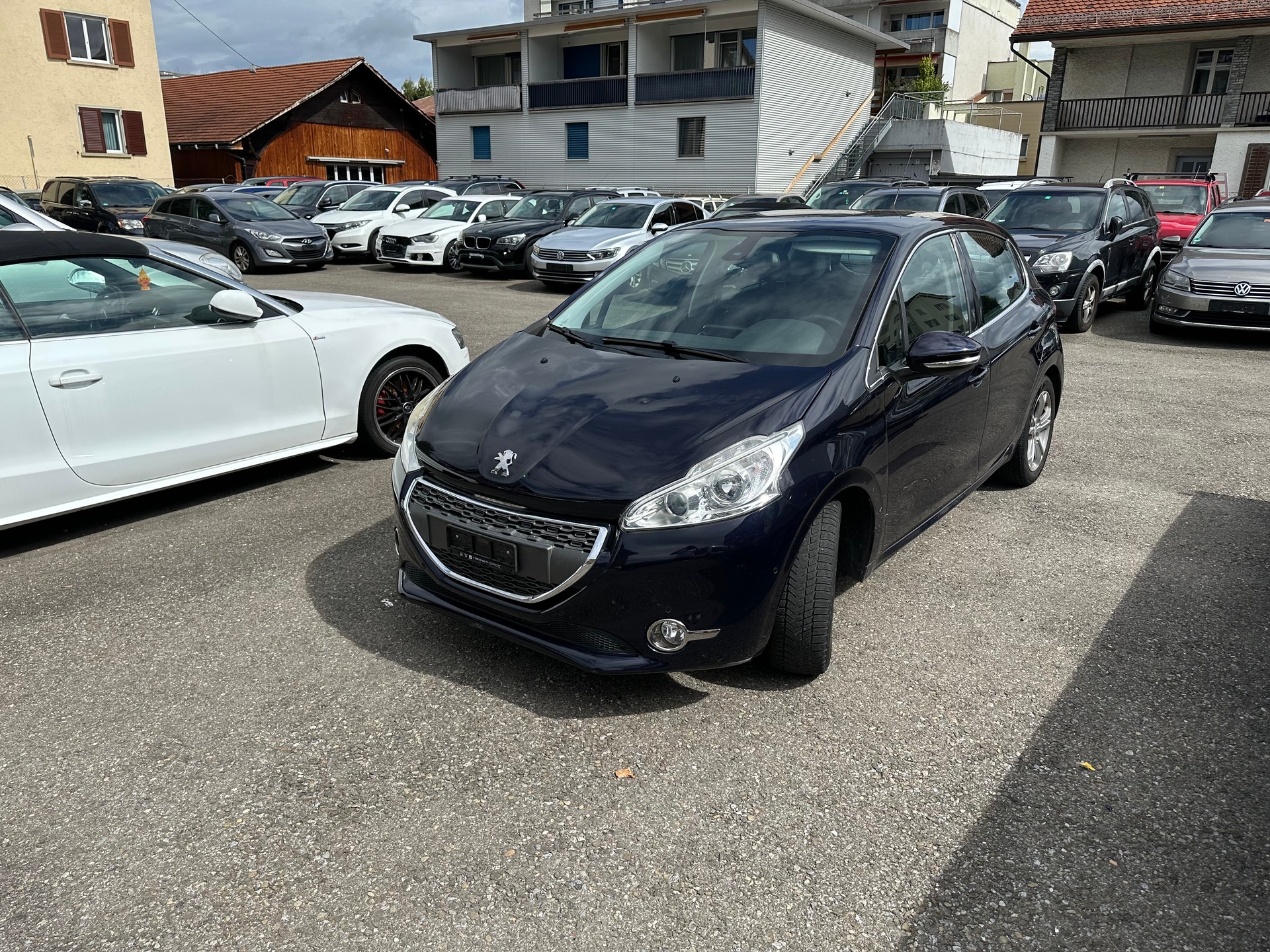 PEUGEOT 208 1.2 THP Allure-image-0