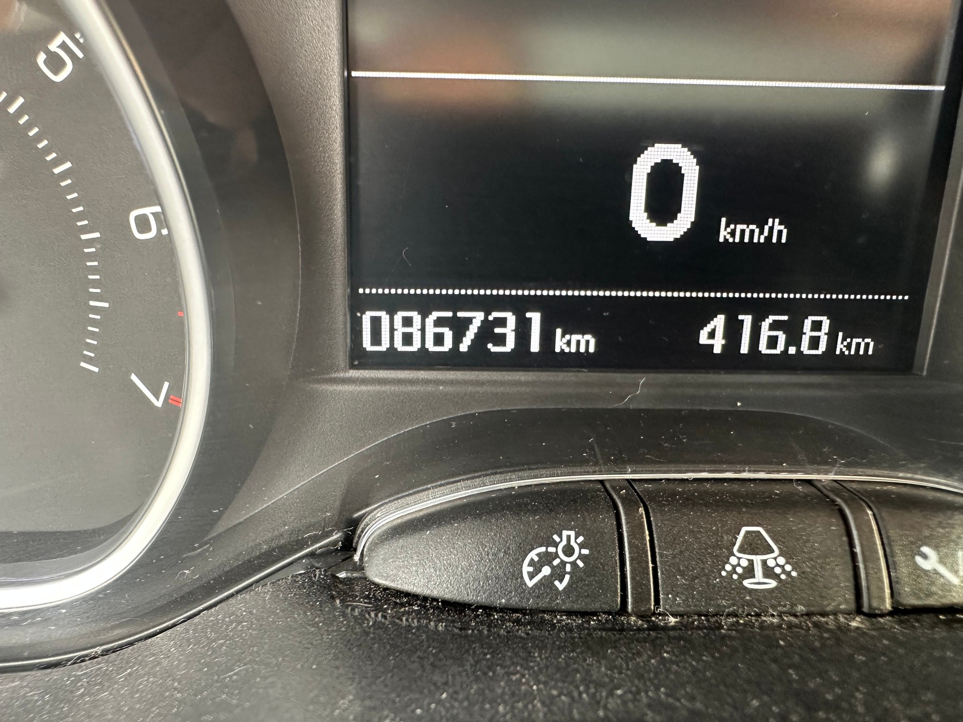 PEUGEOT 208 1.2 THP Allure-image-15