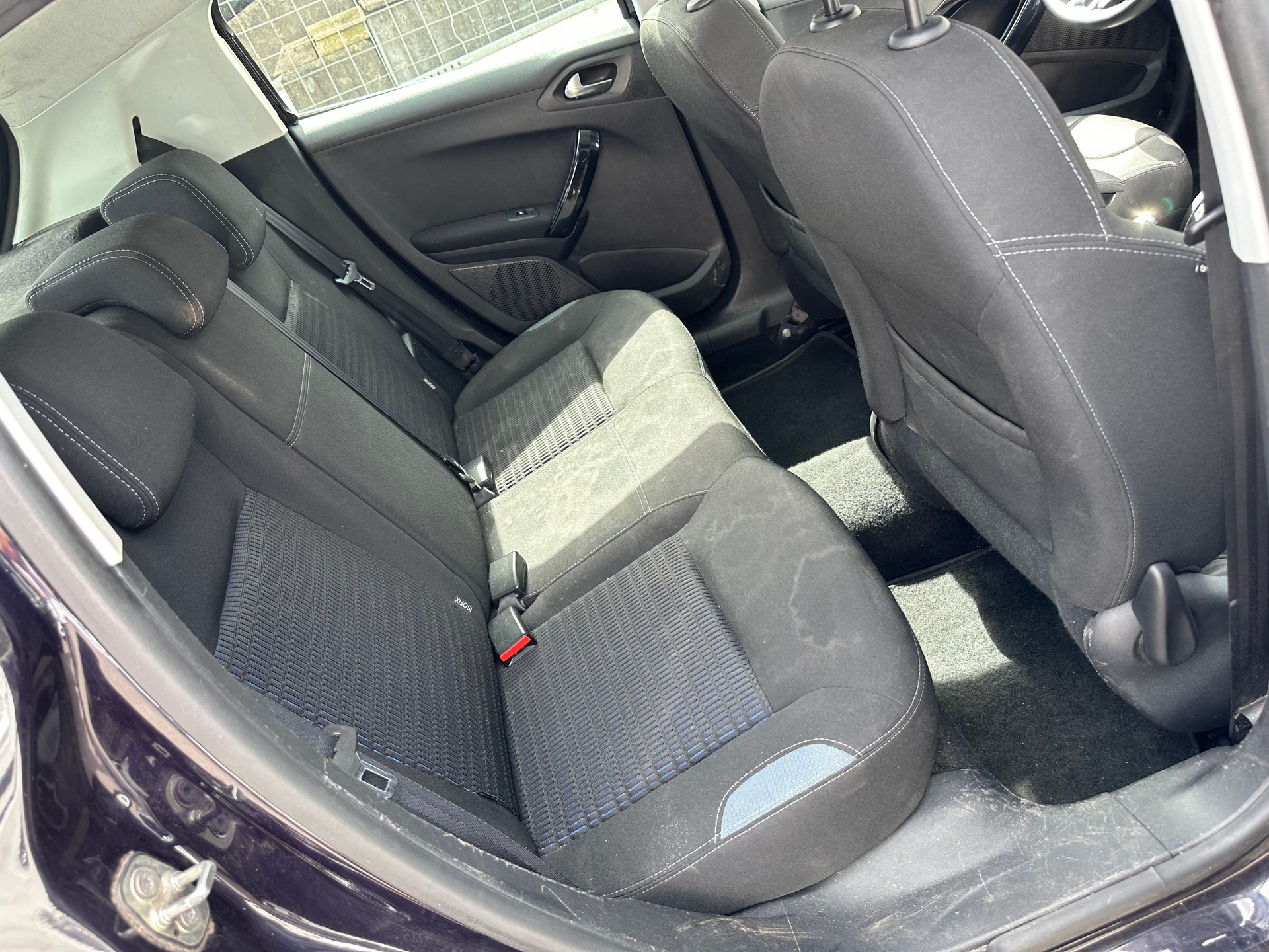 PEUGEOT 208 1.2 THP Allure-image-10
