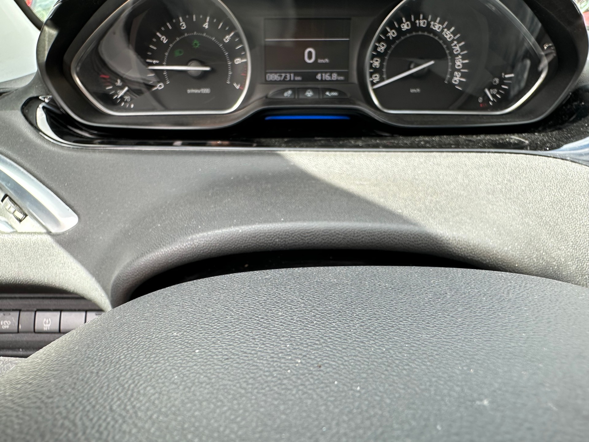 PEUGEOT 208 1.2 THP Allure-image-13