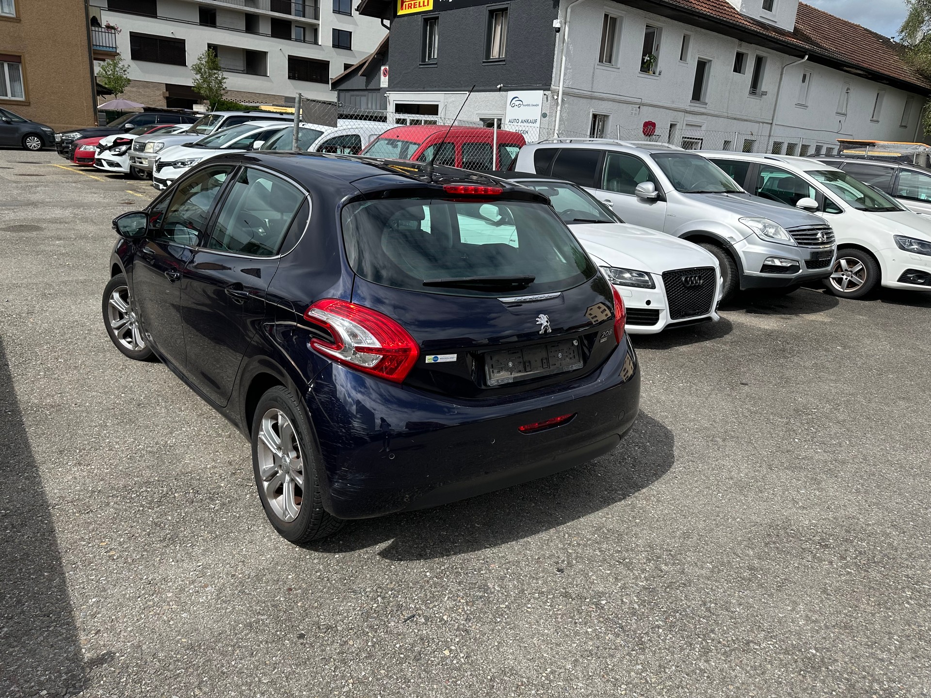 PEUGEOT 208 1.2 THP Allure-image-3