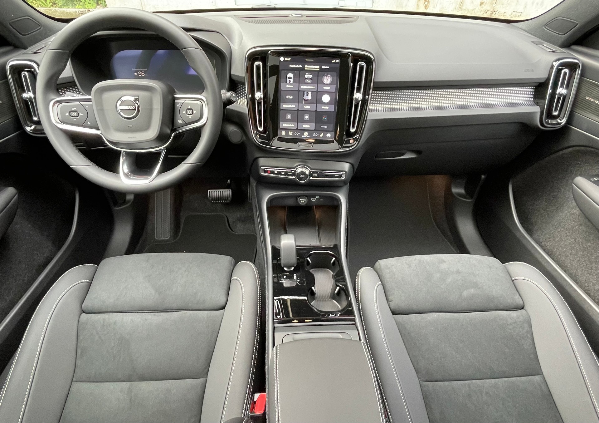 VOLVO EX40 Twin Ultra AWD-image-5