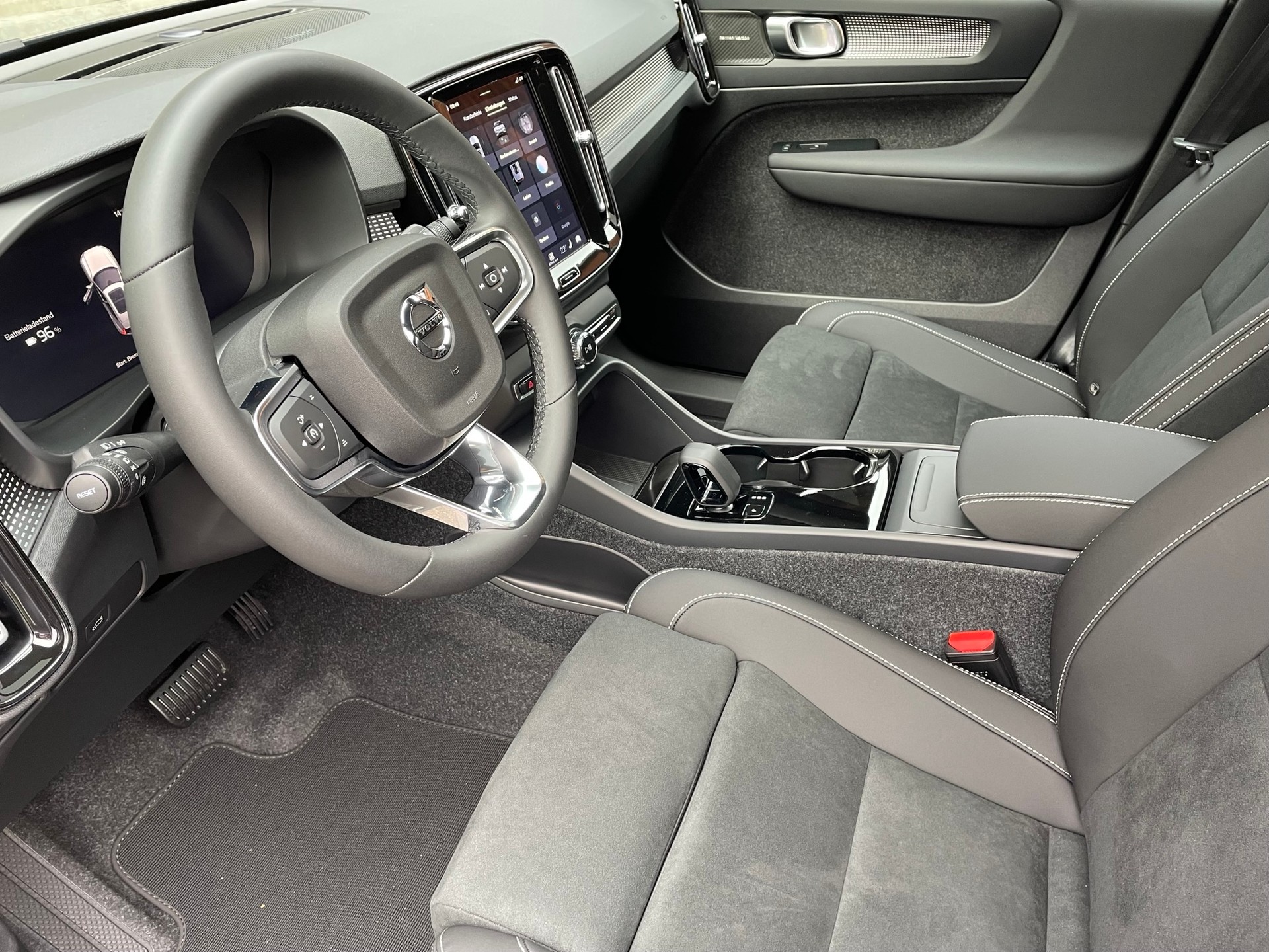 VOLVO EX40 Twin Ultra AWD-image-3